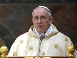 البابا فرنسيس: “القديسون ليسوا أبطالاً بل خطأة متواضعين يتركون أنفسهم يتقدسون بيسوع”