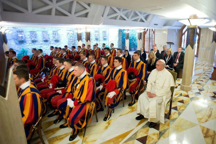 قداسة البابا يستقبل أعضاء الحرس السويسري