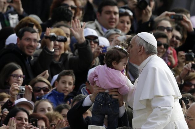 البابا فرنسيس: الكنيسة هي كنيسة الفقراء وأبوابها مفتوحة