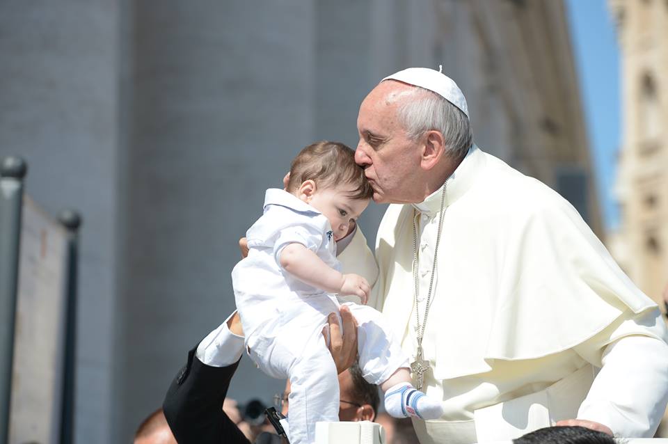 البابا فرنسيس: عقوبات صارمة للاعتداء الجنسي على الأطفال