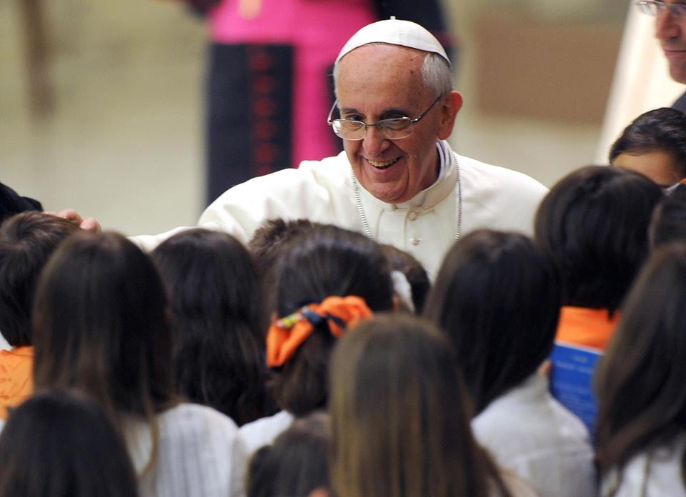 البابا فرنسيس إلى شباب المدارس اليسوعية: “أحاول أن أصبح أكثر فقرًا”