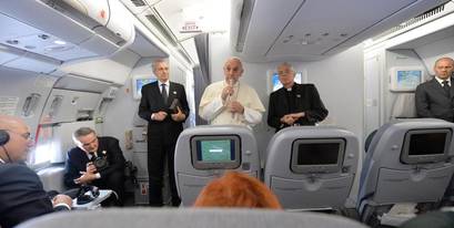 لقاء البابا فرنسيس بالصحفيين في طريق العودة من ريو دي جانيرو إلى الفاتيكان