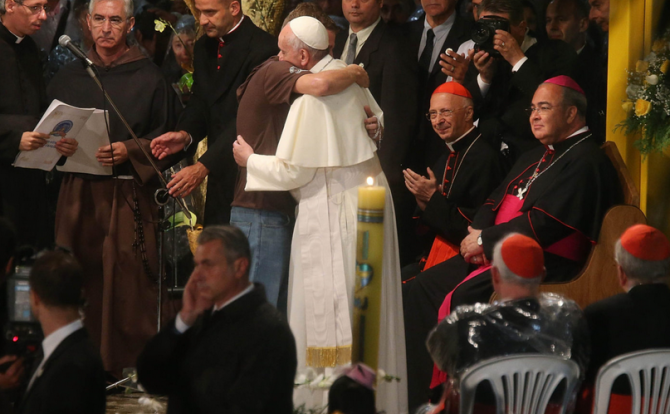 البابا فرنسيس يفتح آفاق الحوار مع الملحدين