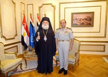 السيسي يقابل بطريرك الروم الأرثوذكس في مقر وزارة الدفاع