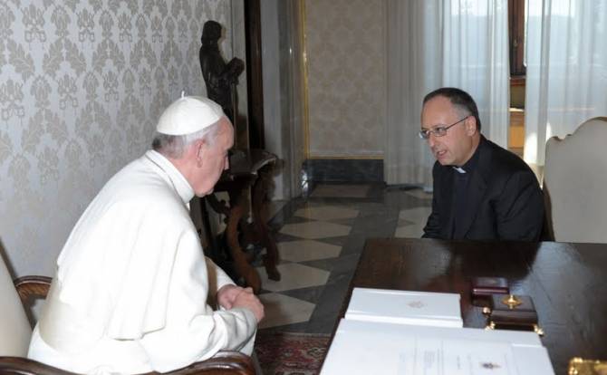 المقابلة الصحفية الأولى مع البابا فرنسيس – النص الكامل