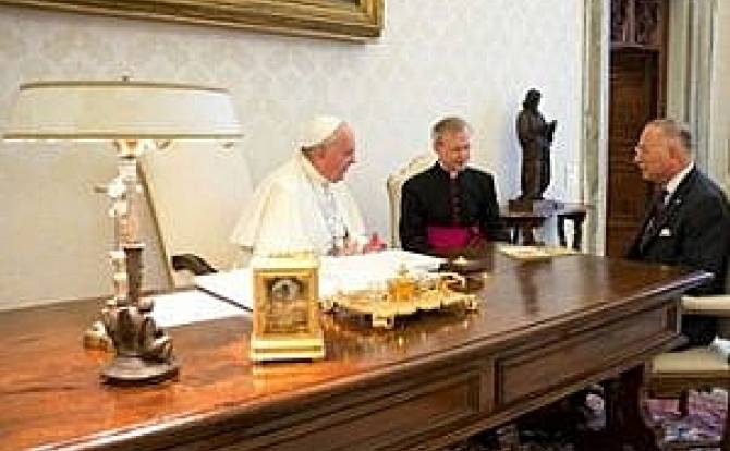 البابا فرنسيس يلتقي الأمين العام لمنظمة التعاون الإسلامي
