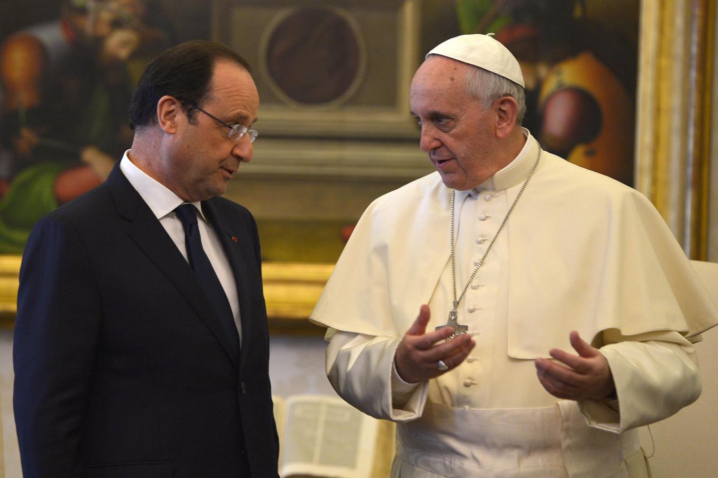 بابا الفاتيكان يبحث مع الرئيس الفرنسى احترام الجماعات الدينية