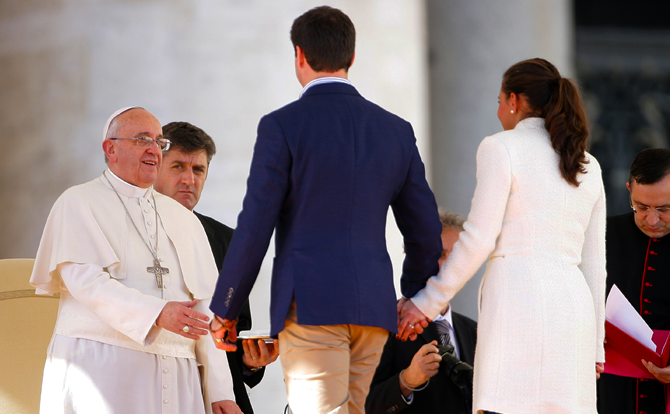 في عيد القديس فالنتاين، البابا يلتقي الخطّاب ويقدم نصحه لهم