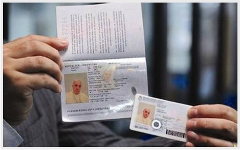 بابا الفاتيكان يجدد بطاقته الشخصية و جواز سفره برفض أية امتيازات