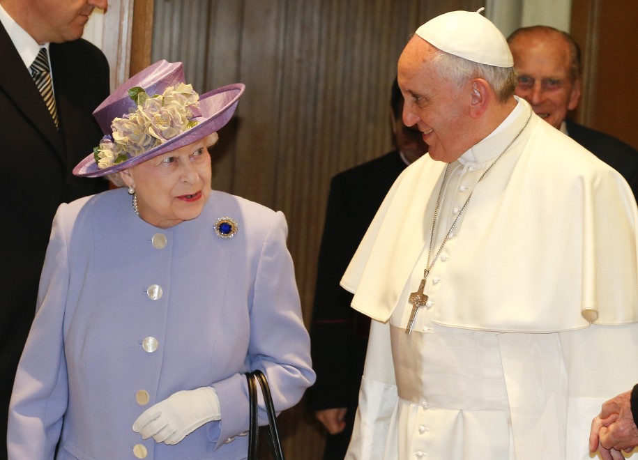 الملكة إليزابيث تلتقي بالبابا فرنسيس بعد ظهر اليوم!