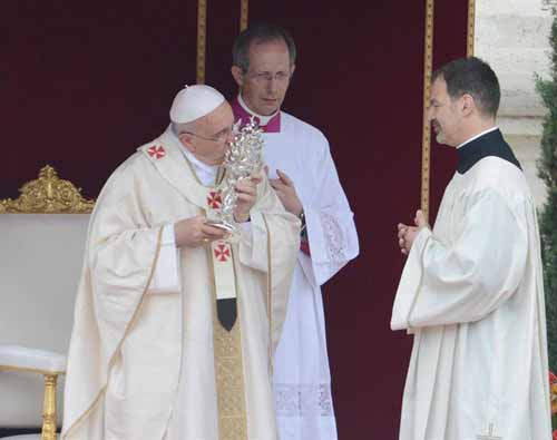 البابا فرنسيس، قلب المقاييس وغيّر نظرة العالم الى الحبرية!