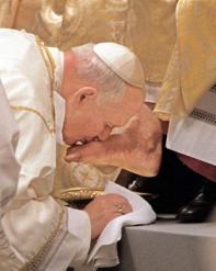 الفاتيكان يعقد مؤتمر صحفى يعلن فيه أسباب إعلان قداسة البابوين