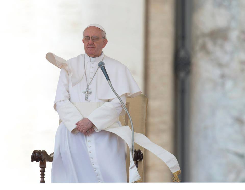 البابا يناشد الدول الأوروبية فتح قلوبها وأبوابها للمهاجرين