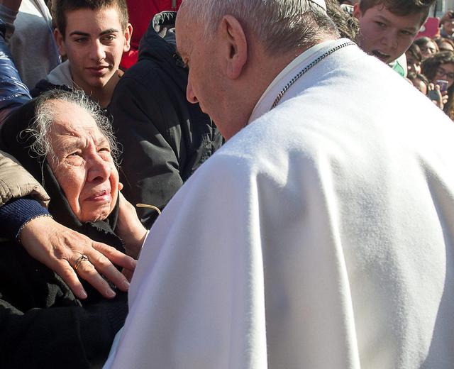 البابا: تهميش المسنين خطيئة