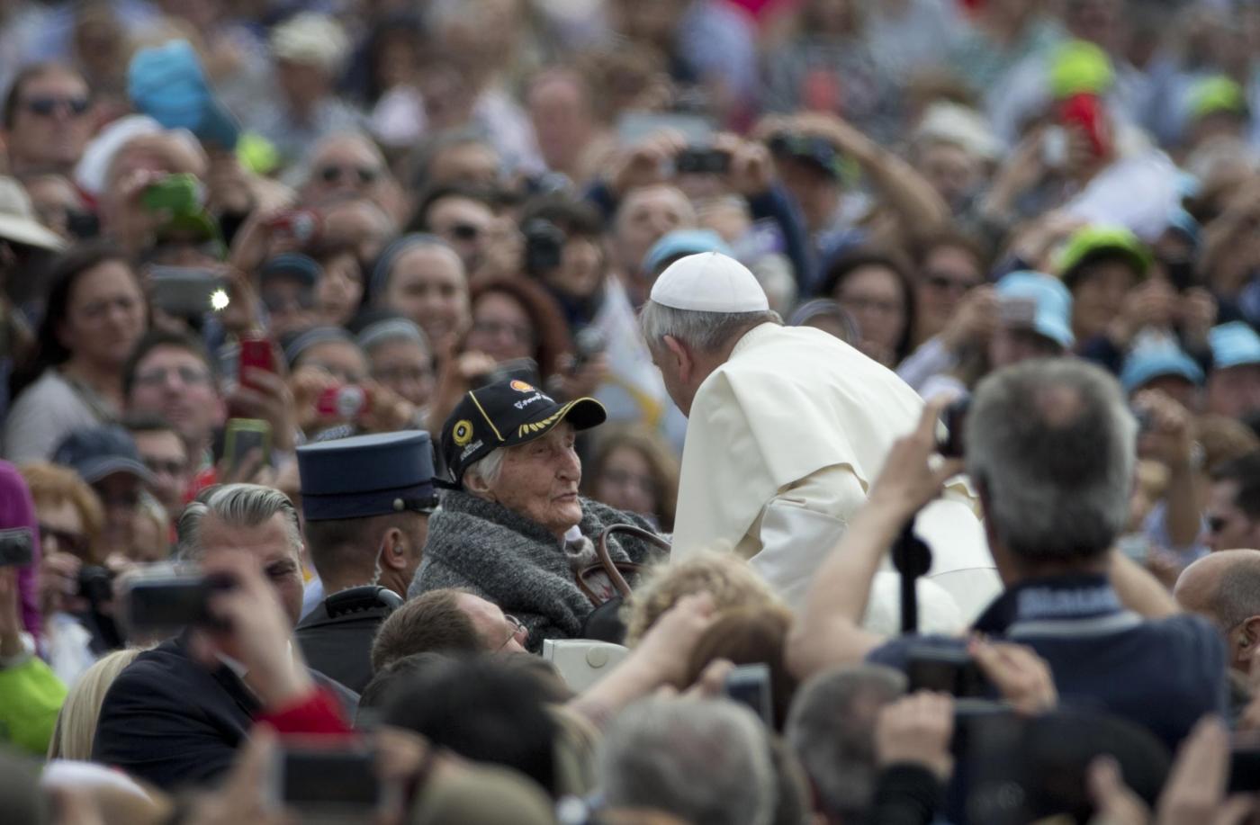 البابا: علينا أن لا نضع العراقيل أمام رحمة الله بل أن نكون العلامة الحية لها