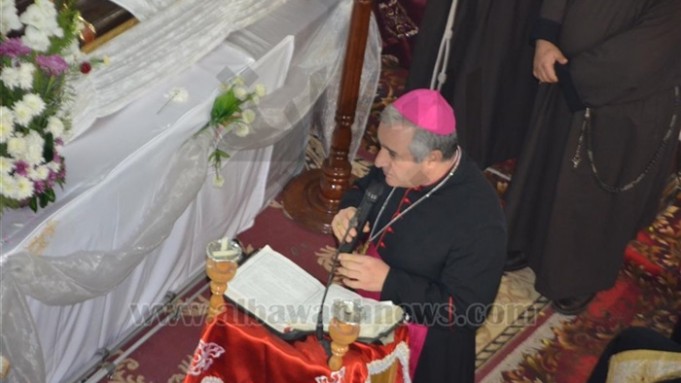 سفير الفاتيكان في مصر يشارك في تشييع الأنبا يؤانس بالأقصر
