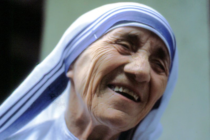 البابا فرنسيس ينشر موعد اعلان الأم تريزا قديسة