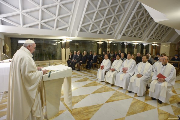 البابا: في التجربة، لا نحاور، بل نصلّي