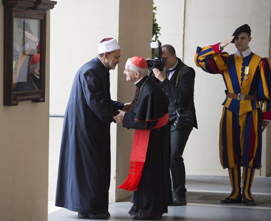 الإمام الأكبر أحمد الطيب بالمقر البابوي بالفاتيكان