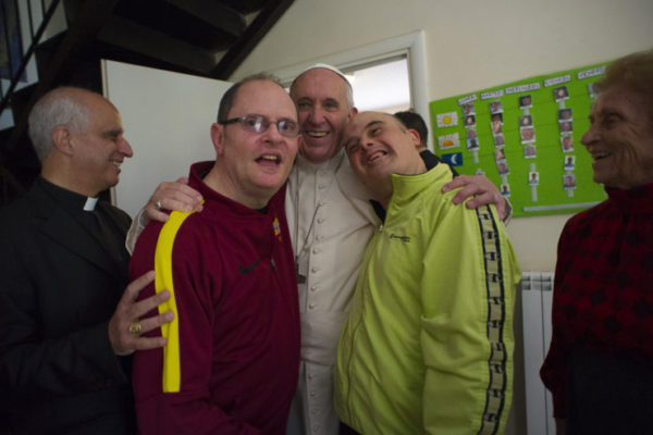 البابا فرنسيس يحتفل بالقداس مع المرضى والأشخاص ذوي الاحتياجات الخاصة
