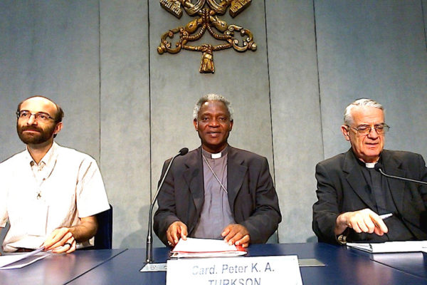 البابا يؤسس مجمعاً لخدمة التنمية البشرية المتكاملة