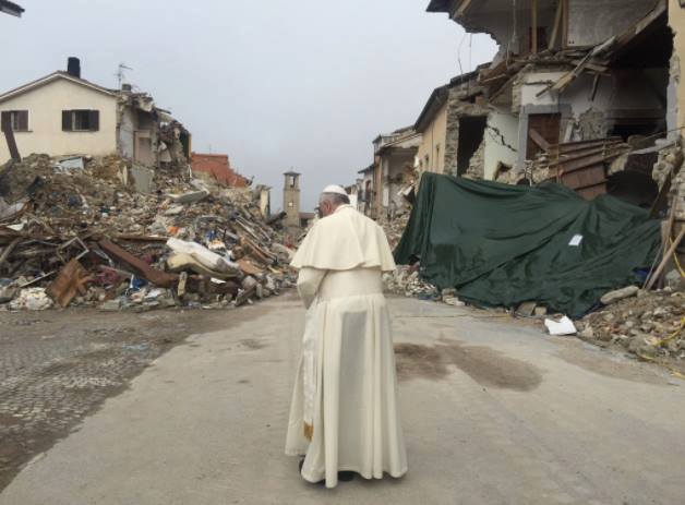 البابا يشرح سبب تأخره في زيارة منكوبي زلزال أماتريشي
