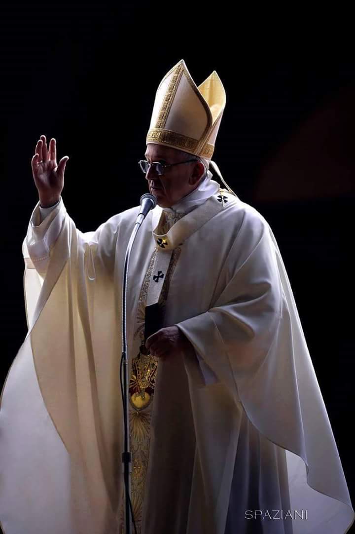 البابا فرنسيس يصلى من اجل ضحايا العمل الارهابى بالاسكندرية و طنطا