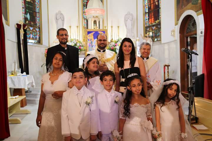 إحتفال كنيسة القيامة بولاية بروكلين بامريكا بالمناولة الاحتفالية الاولى لبعض اطفال الرعية