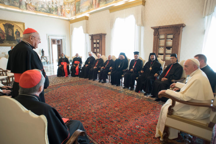 البابا يدعو الكنائس الشرقية إلى التعاون مع روما لاختيار الأساقفة
