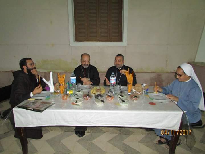 غبطة البطريرك يلتقي فى عشاء محبة مع ابنائه من الاباء الكهنة والرهبان والراهبات العاملين بالاقصر