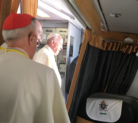 بابا الفاتيكان يصل إلى ميانمار في مستهل جولة خارجية له