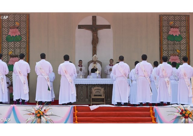 البابا يترأس قداسا احتفاليا يمنح خلاله السيامة الكهنوتية ستة عشر شماسًا