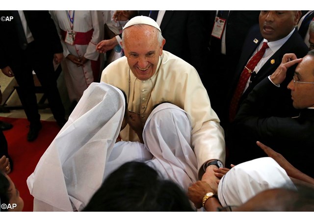 البابا فرنسيس يلتقي الكهنة والمكرّسين والإكليريكيين ببنجلاديش