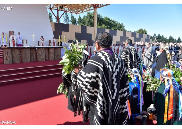 على هامش زيارة البابا فرنسيس الرسولية إلى تشيلي: البابا يحتفل بالقداس في تيموكو