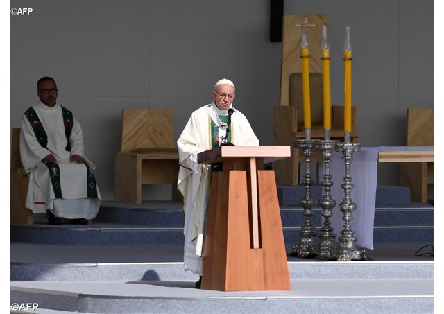 البابا فرنسيس يحتفل بالقداس من أجل السلام والعدالة في سانتياغو