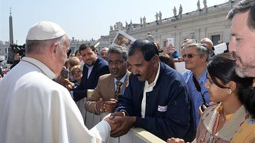 بابا الفاتيكان يلتقي أسيرة سابقة لدى بوكو حرام