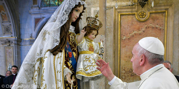 أمام أيقونة السيدة العذراء العجائبية البابا يصلّي لسوريا “العزيزة والشهيدة”