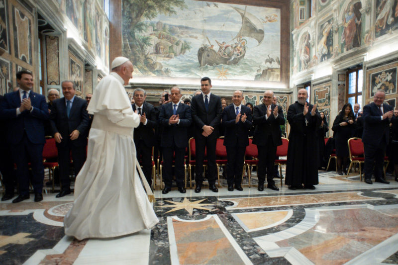 البابا يشجّع  اللبنانيين على الحفاظ على “التوازن” بين المسيحيين والمسلمين