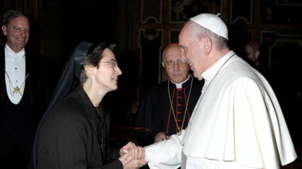 البابا فرنسيس يعين امرأة لمنصب بارز في الفاتيكان